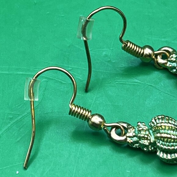 Handmade Conch Shell Earrings Dangle Drop Gold Tone Sea Shell Beachy Nautical - Picture 6 of 6